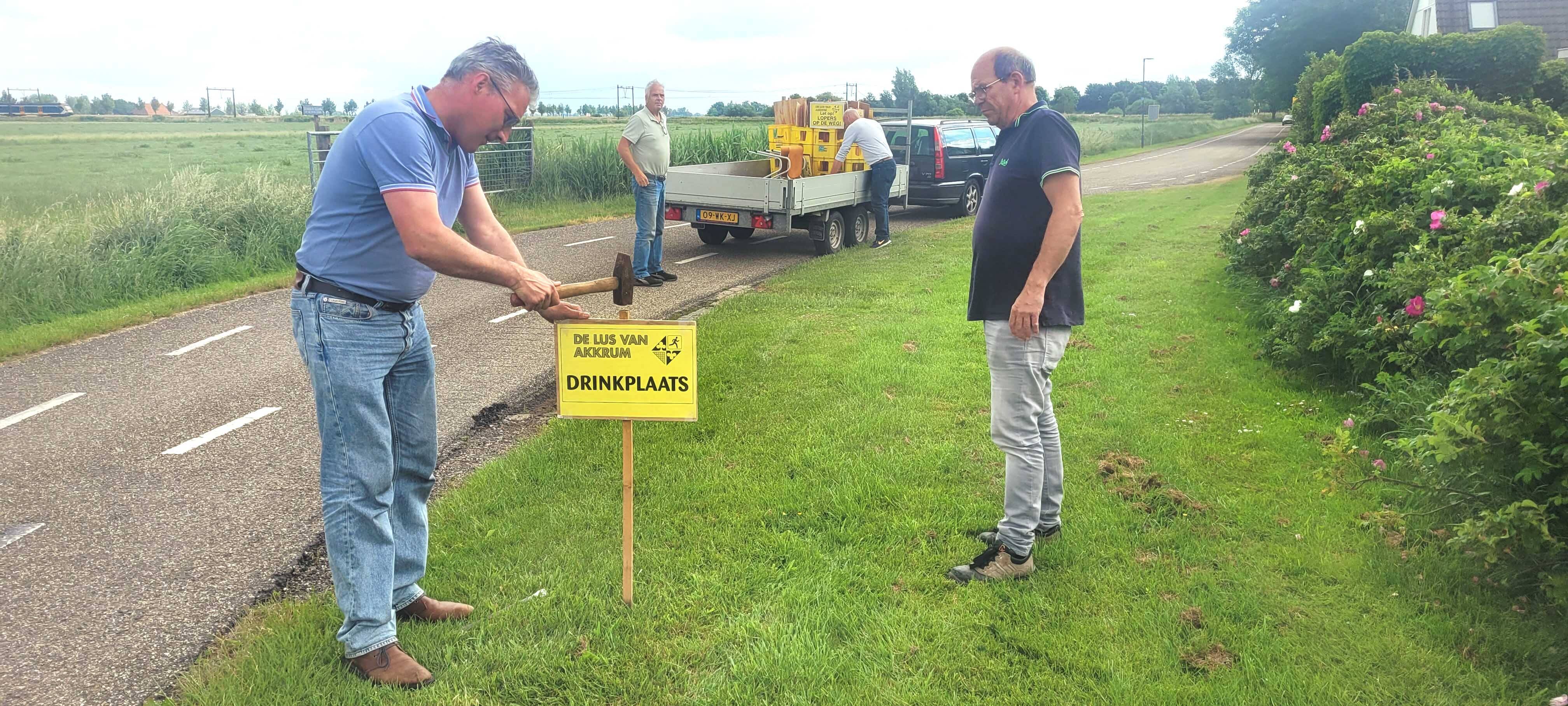 260603 Akkrum Lusvan bordjesplaatsen 2
