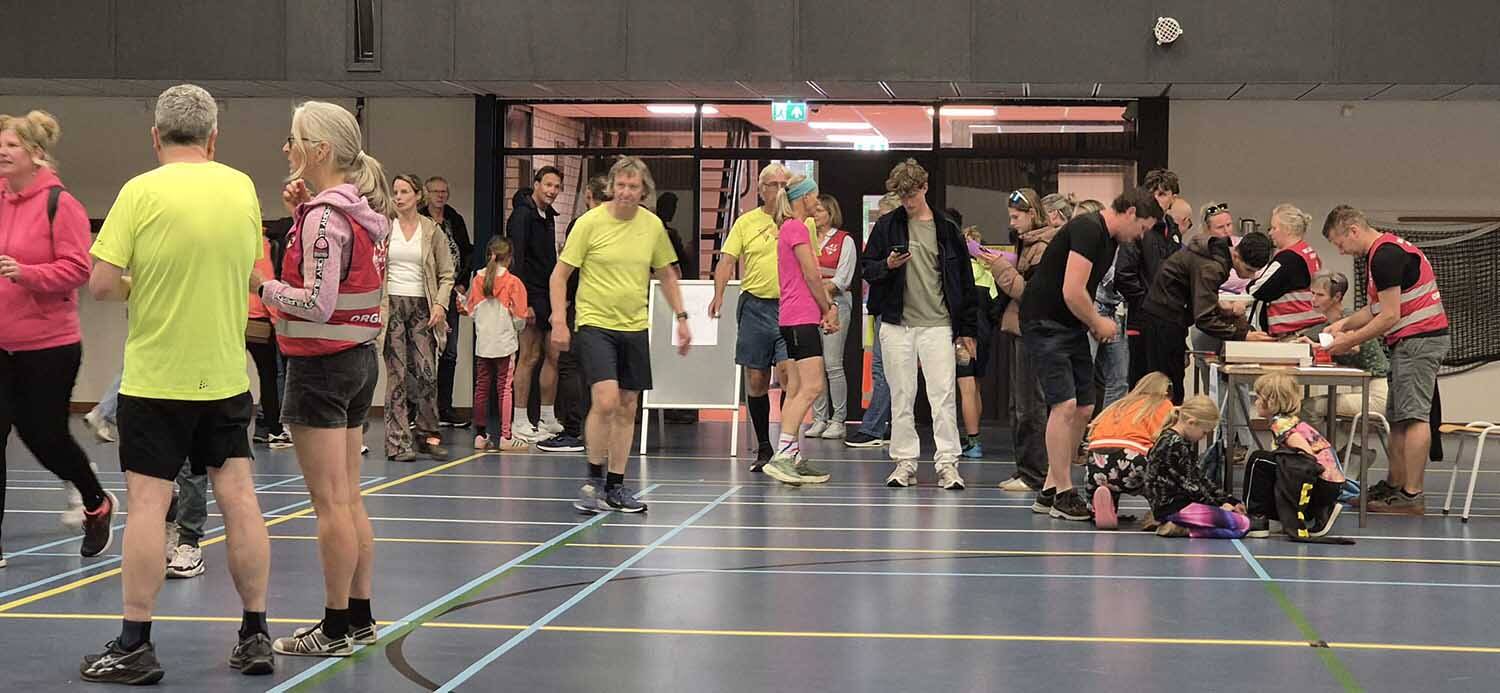 260603 Akkrum Lusvan drukteindesporthal 1500