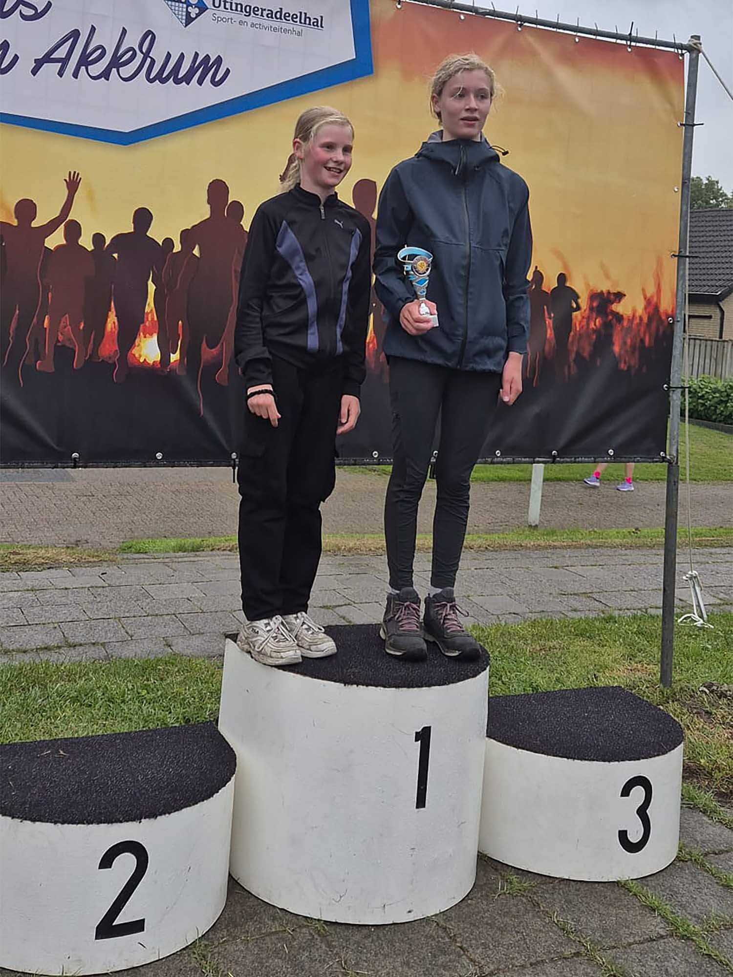 260603 Akkrum eerstemeisjes