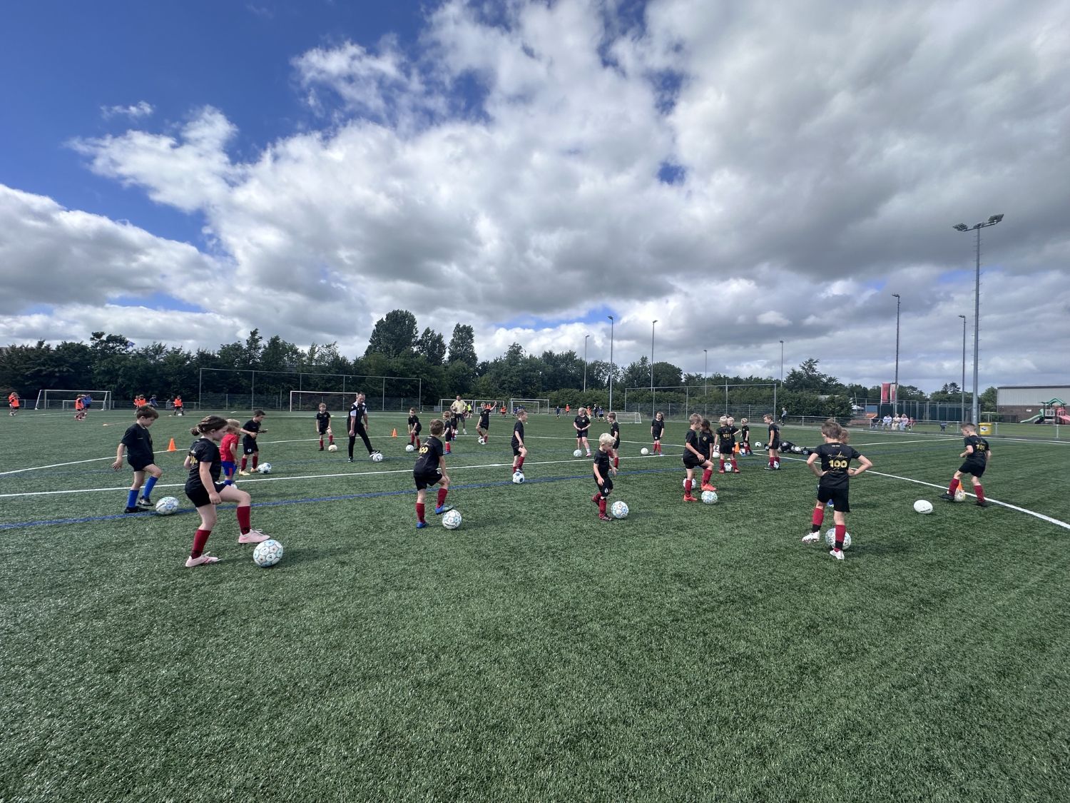 260703 Akkrum voetbal100jaar ScHeerenveenDeGraafschap 1 jeugdclinic2 1500