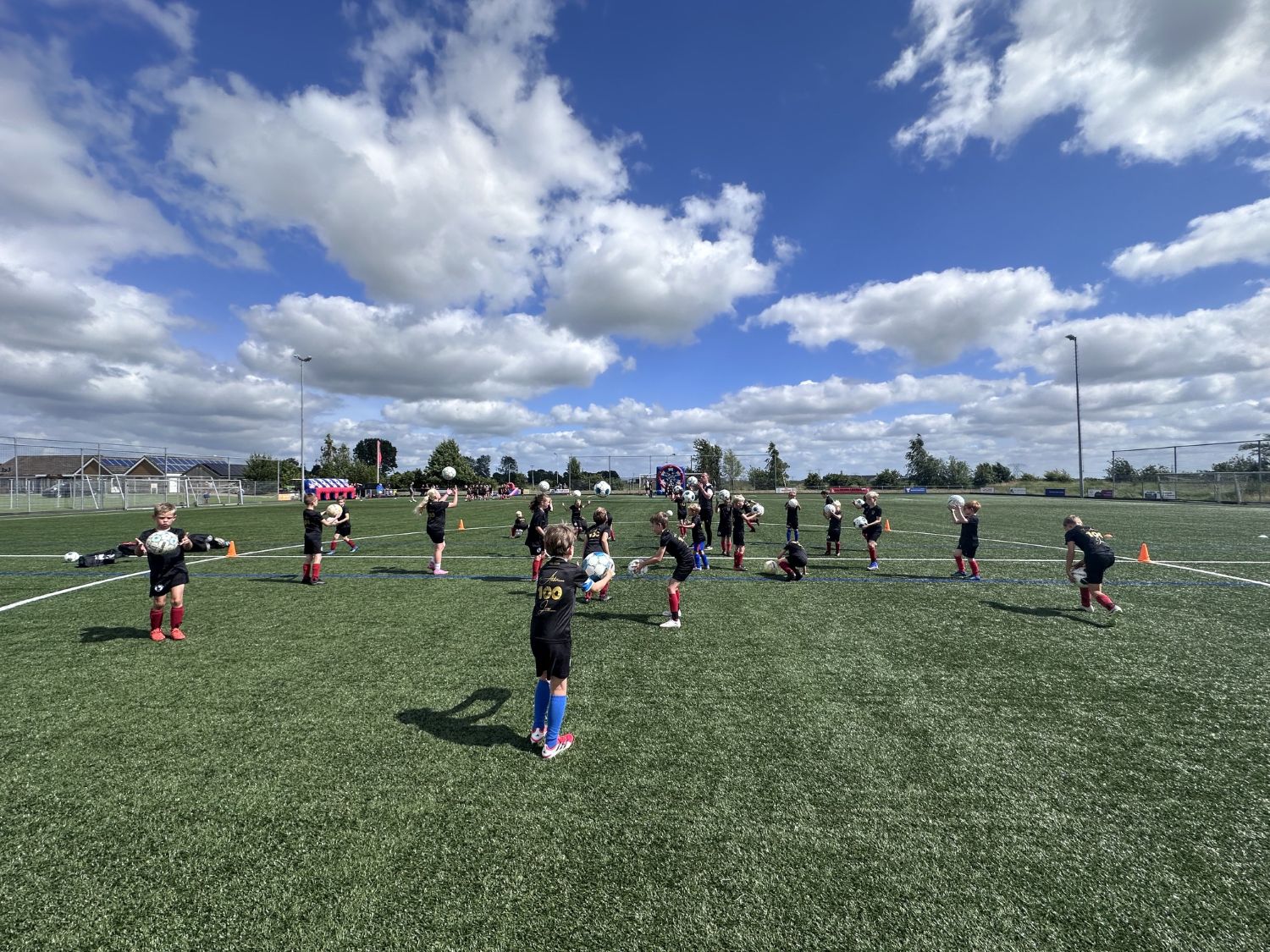 260703 Akkrum voetbal100jaar ScHeerenveenDeGraafschap 1 jeugdclinic 1500