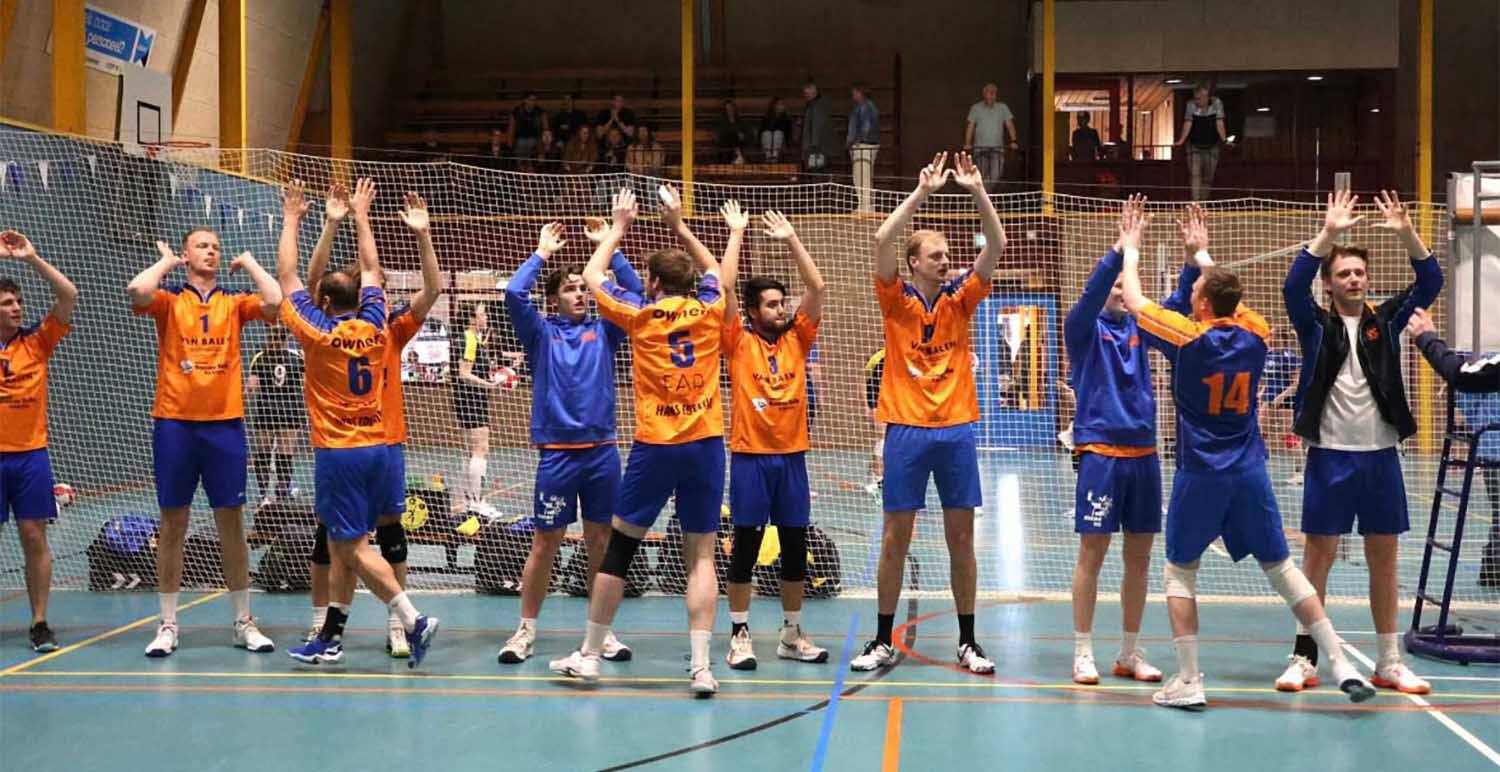 Akkrumer volleybalheren pakken twee punten in spannende vijfsetter