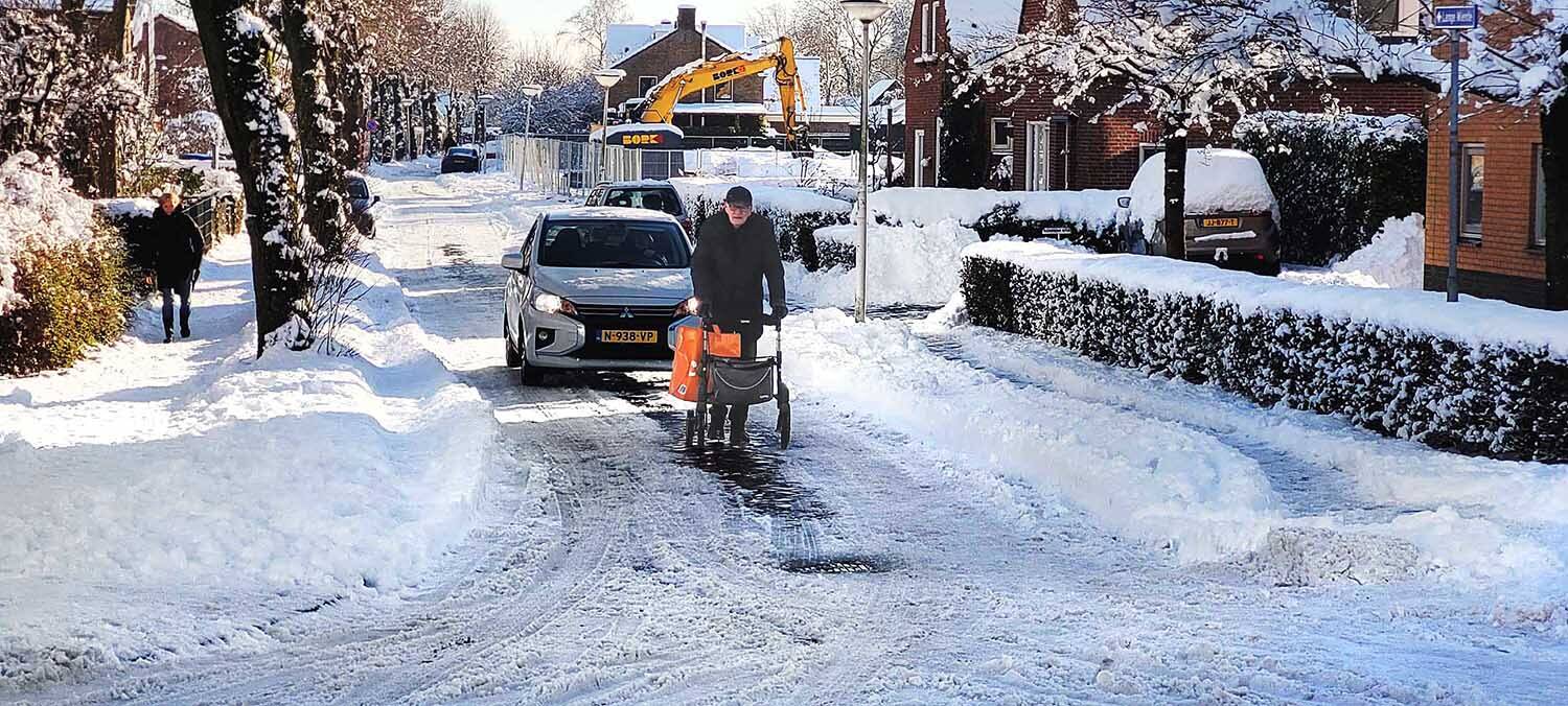 260106 Akkrum HendrikSpan achter rollator 1500