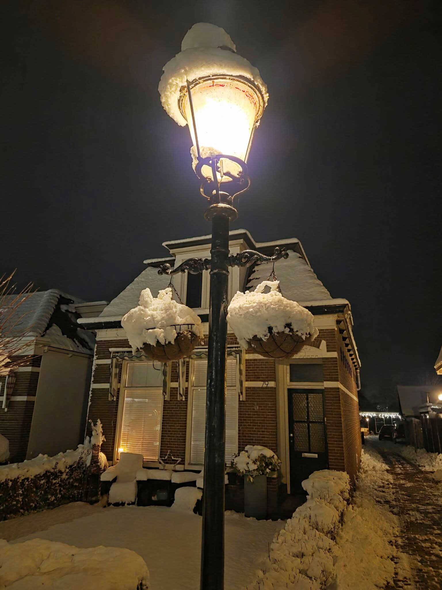 260106 Akkrum sneeuw PieTer