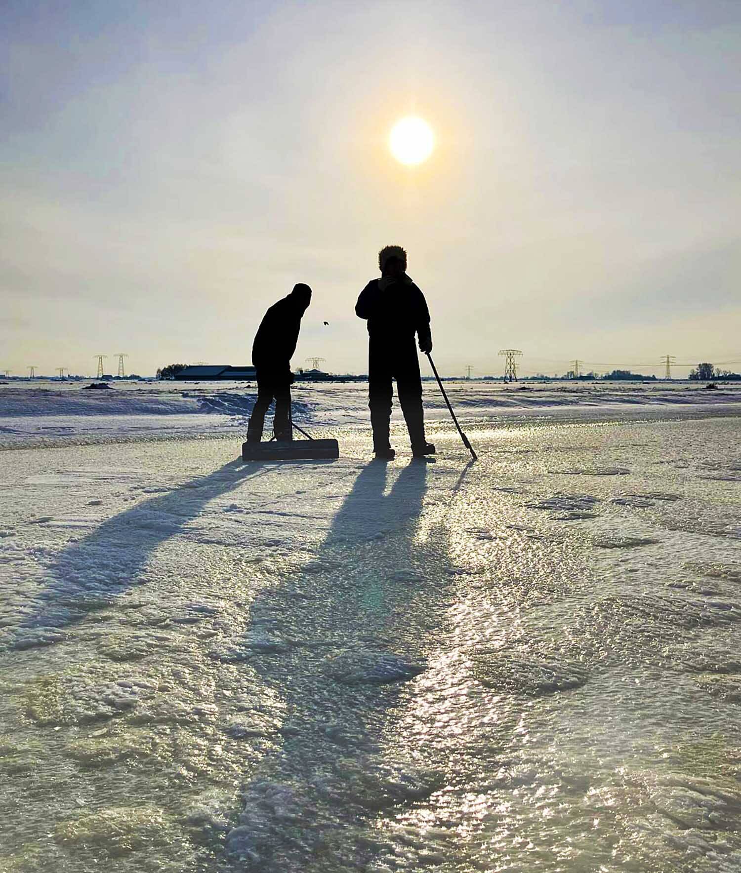 260111 Akkrum sneeuw ijsbaan bestuur c TjalfVermij