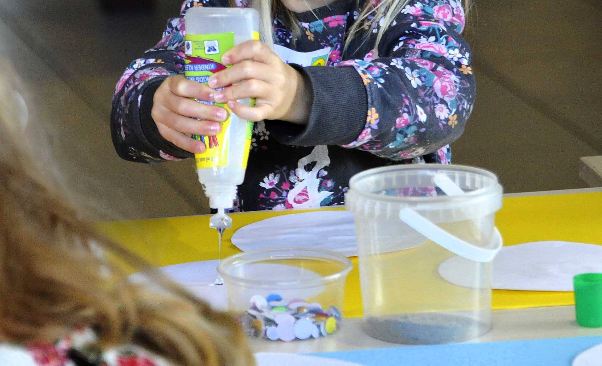 Creatieve knutselmiddag voor kinderen in de Bloeitent