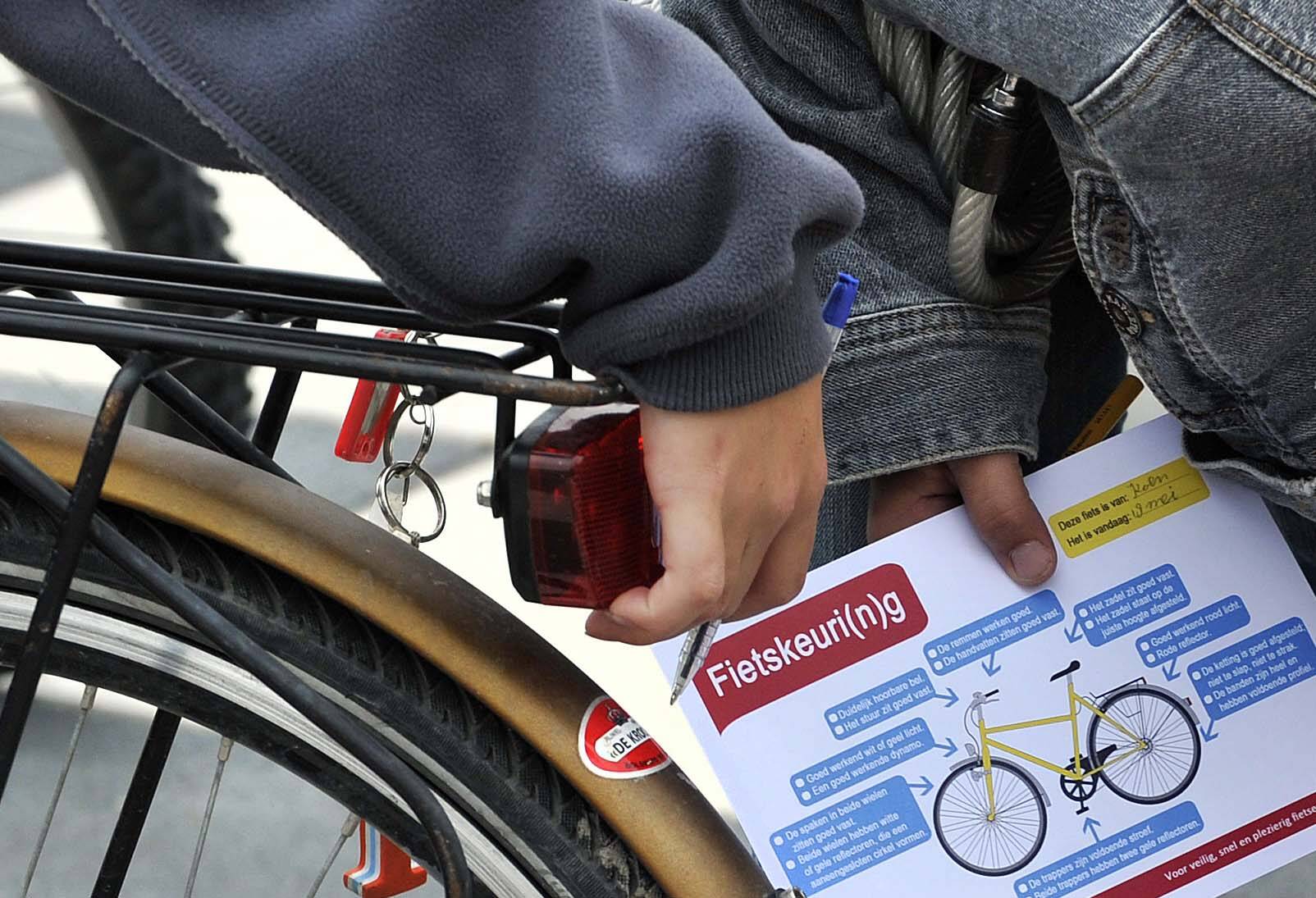 Fietsverlichtingcontrole levert vooral waarschuwingen op