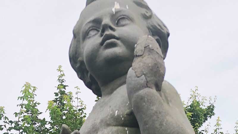 Engel mausoleum Akkrum krijgt geamputeerde hand terug