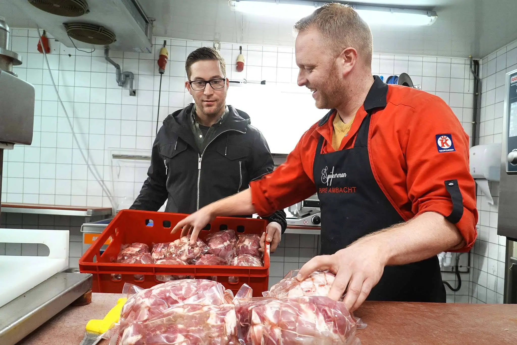 Archieffoto: Daan Spijkerman maakt rollades klaar voor de voedselbank