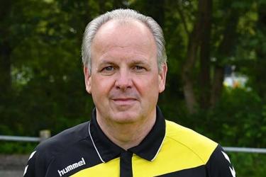 Voetbaltrainer Wiebren Kerkhof verlengt contract Akkrum