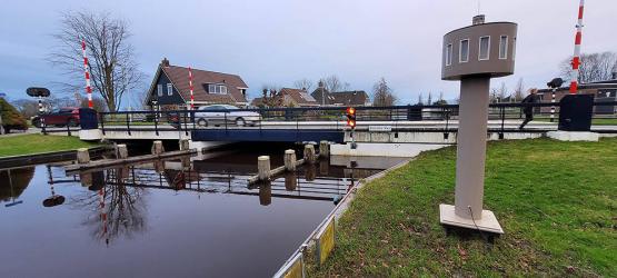 Zandzakken tegen hoog water in Akkrum