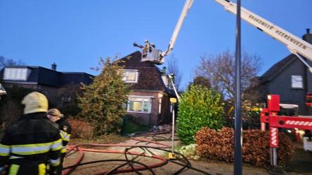 Flink wat sloopwerk bij schoorsteenbrand Akkrum