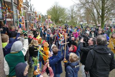 Kou en regen deren palmpasenoptocht Akkrum allerminst