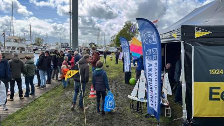 Weer houdt bezoekers watersportdag Akkrum niet thuis