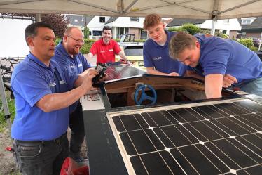 Akkrum met eigen zonneboot aan de start