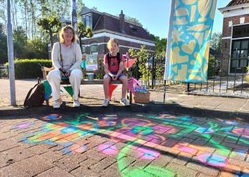 Lifter op Meerijdbankje in tien minuten weg; binnen half uur in Leeuwarden