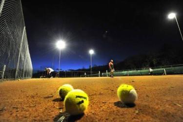 Tennisderby tussen dorpen Akkrum en Nes 