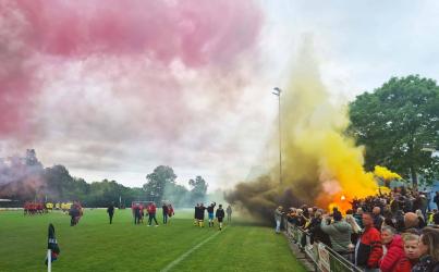 Voetbal Akkrum met busvol fans naar promotiewedstrijd tweede klasse