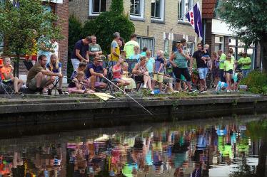 Viswedstrijd aan De Boarn in Akkrum 