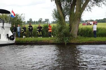 Hulpdiensten rukken uit voor lek machinekamer huurboot