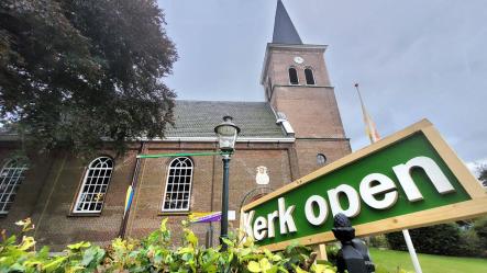 Tsjerkepaad 2024 met iconen uit Akkrum