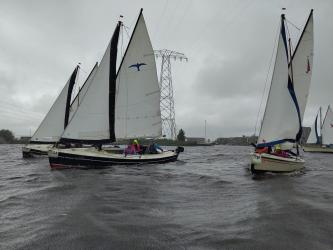 AWS Eendracht viert feest met een spectaculaire hardzeilpartij op de Meinesleat