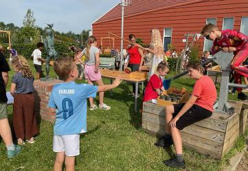 Laatste schooldag OBS Akkrum: balgooien en hengeluuh