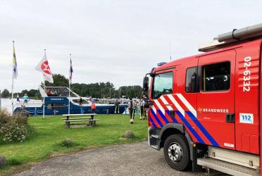 Huurboot met acht Duitsers stuurloos op Heerenveens Kanaal