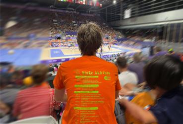 Knaloranje Merke-shirt op Olympische Spelen in Parijs