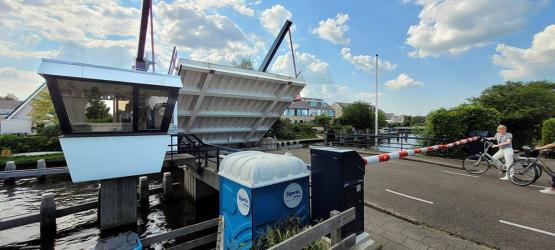 Vrij baan voor scheepvaart na storing brug Akkrum