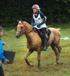 Esther Kalfsbeek met paard Liby vierde in WK Endurance