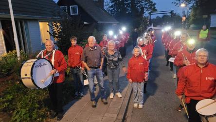 Muzikale hulde van Harmonie Akkrum voor erelid Meindert Geertsma