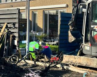 Lek in watertransportleiding precies onder pas aangelegde tuin