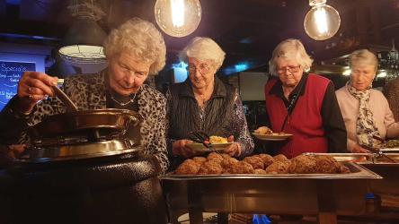 Genieten van stamppotbuffet op jaarafsluiting SVAN