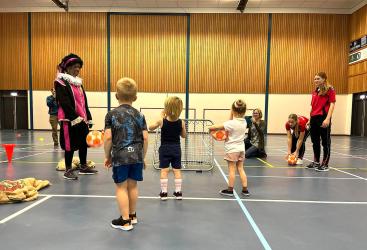 Korfballertjes in Akkrum krijgen pietentraining