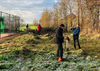 Twee kraamkamers voor ringslang op tenniscomplex Akkrum 