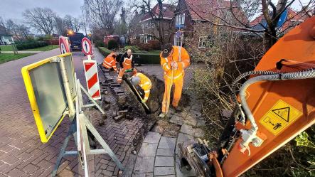 Trottoirs open voor glasvezel naar transformatorstation Akkrum