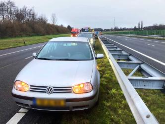 Lange file en vertraging op A32 bij Akkrum na botsing drie auto's