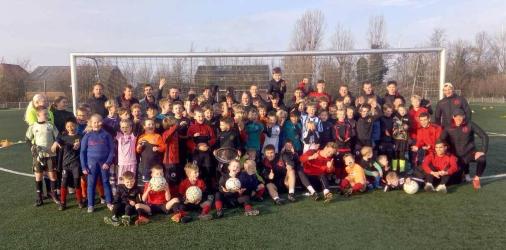 Stralende clinicdag bij vv Akkrum: 72 jeugdspelers het veld op met Akkrum 1