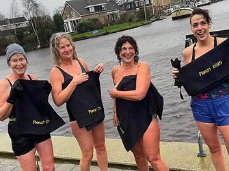 Warme handdoeken voor bikkels na duik in ijskoud 2025