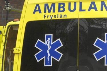 Automobilisten gewond bij frontale botsing in Akkrum