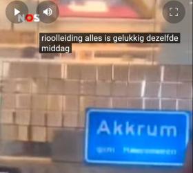 Plaatsnaambord Akkrum duikt op bij poepfontein Universiteit Leiden