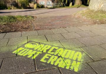 Opvallende straattekening vestigt aandacht op zomer vol cultuur