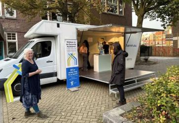 Gezondheid checken in blits vrachtautootje in Akkrum