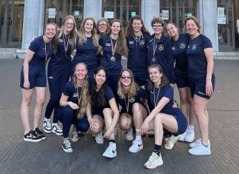 Succes in Brussel voor synchroonzwemster Bionda de Moor uit Akkrum