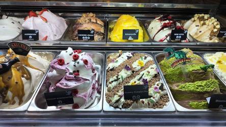 Boere-iis Akkrum vierde in rij Friese boerderijwinkels