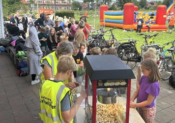 Buitenspeeldag Akkrum-Nes: popcorn, springen en draven
