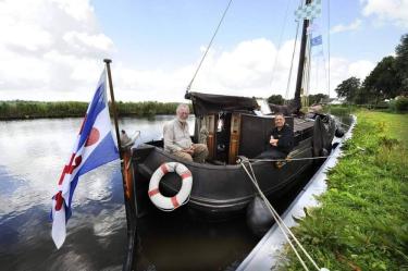 Historische beurtschepen maken tocht vanuit Akkrum
