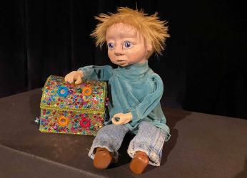 Poppentheater Rozemarijn in bibliotheek Akkrum