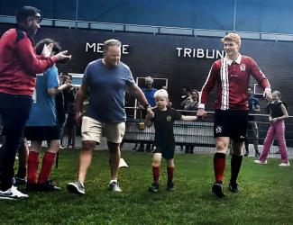 Kippenvelmoment bij start jubileumjaar voetballend Akkrum